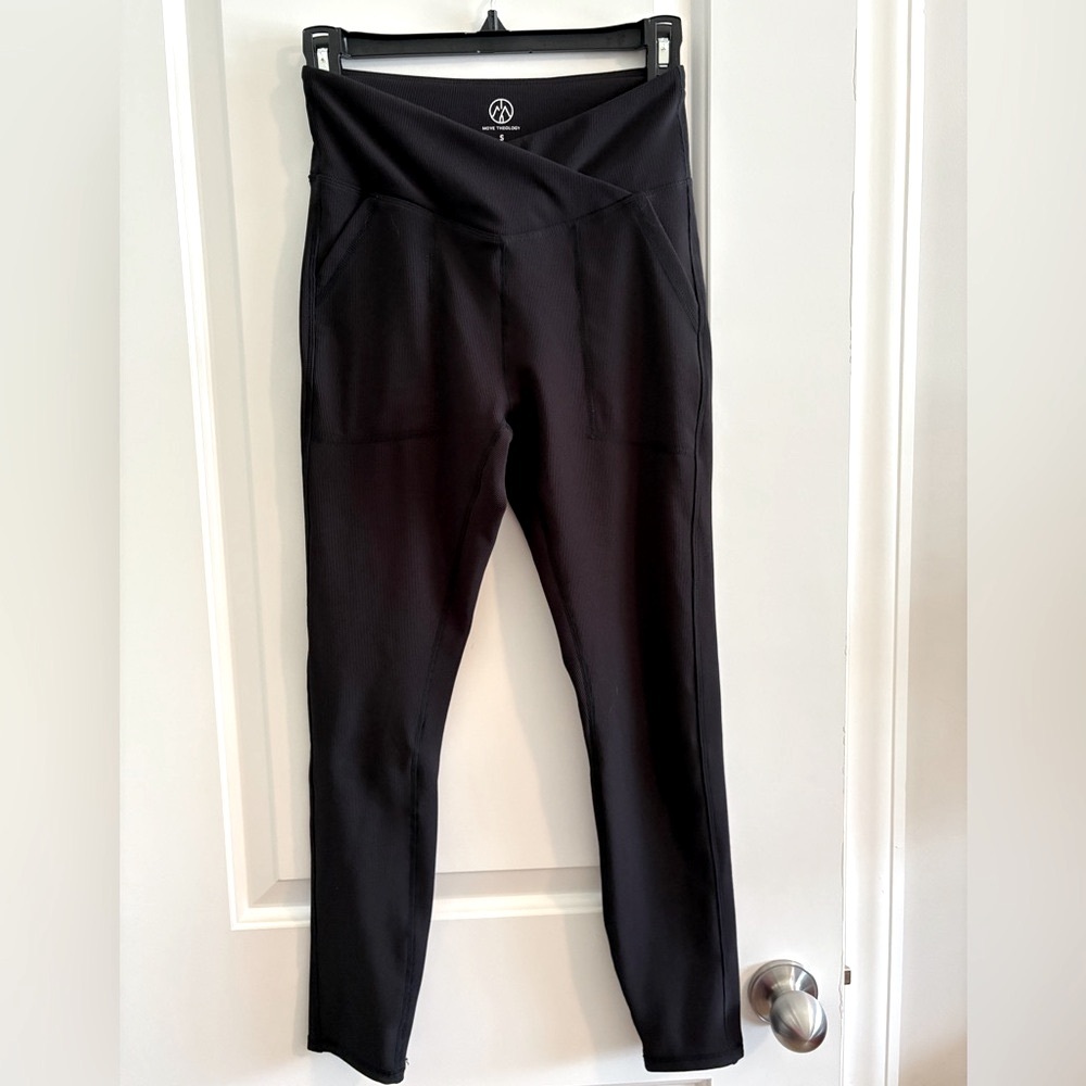 Black Crossover High Waist Leggings Size Small.